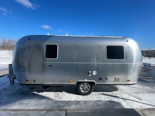 2026 Airstream World Traveler 22RB - Photo 3