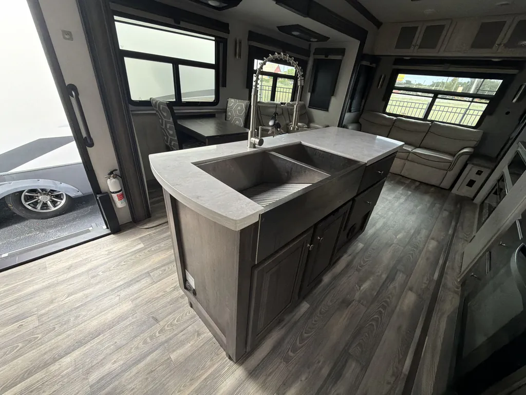 2022 Forest River Cardinal Luxury 380RLX, Photos photo 12