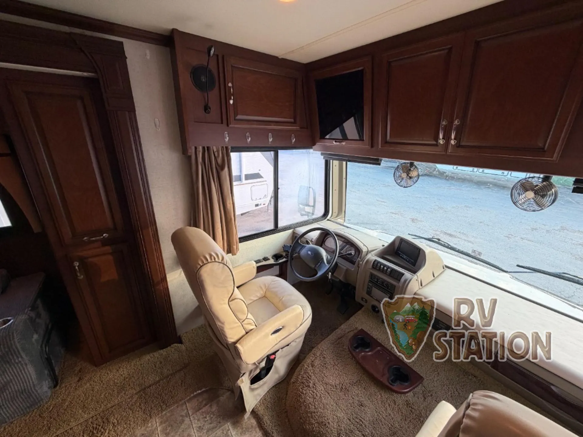2012 Fleetwood Bounder 35K - Photo 4