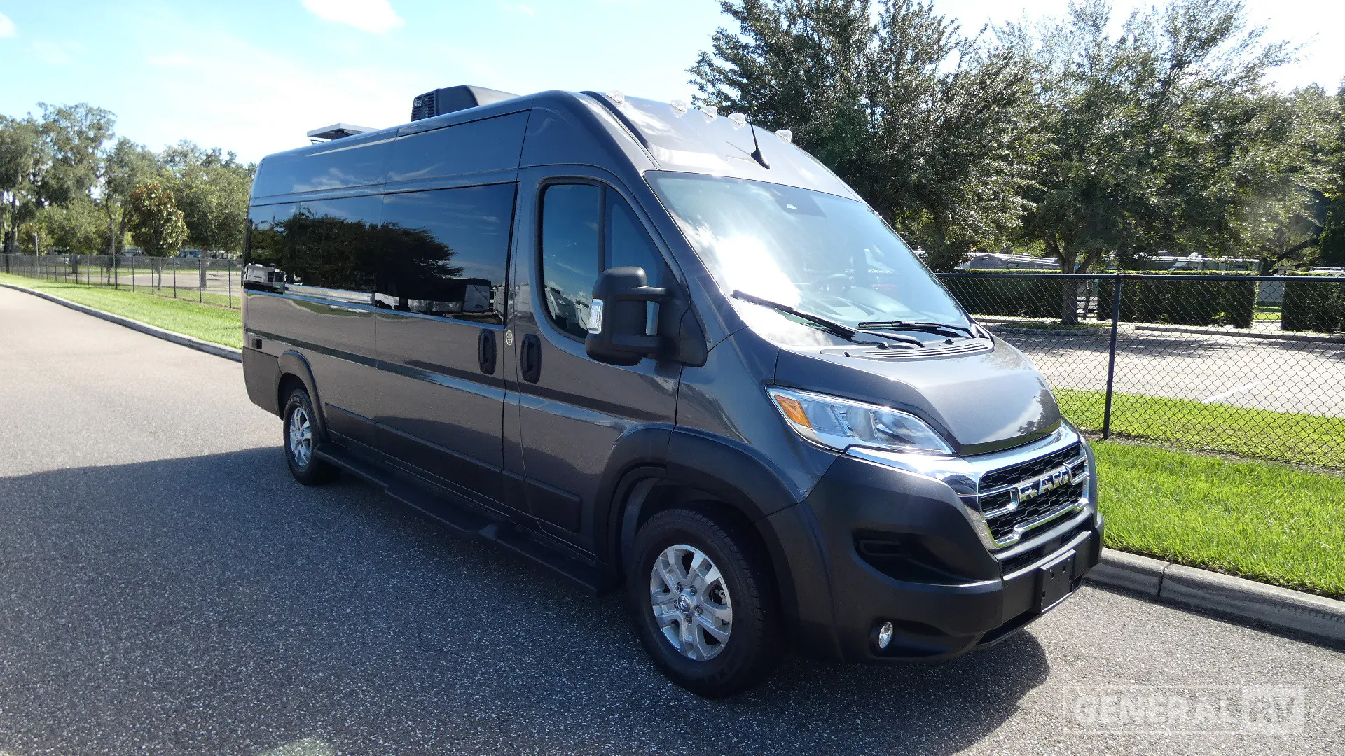 2024 Thor Motor Coach Dazzle 2LB - Photo 2