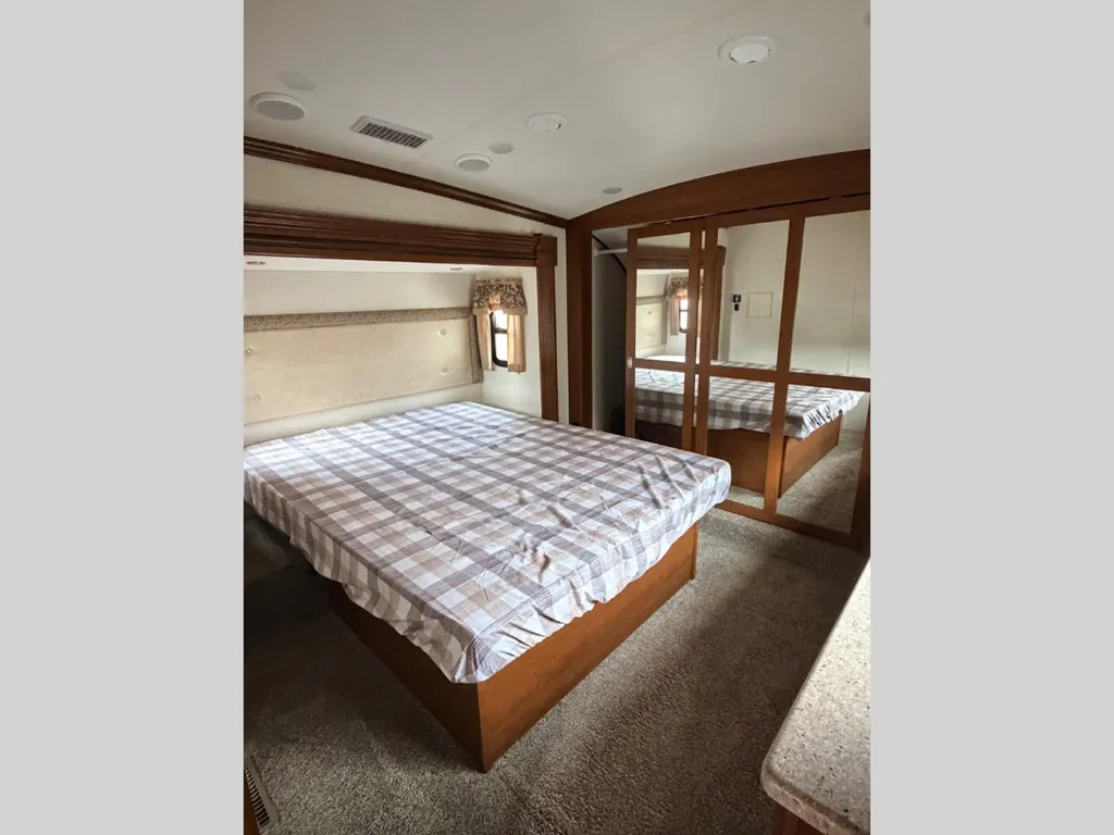 2017 Forest River Blue Ridge Cabin 304SR, Photos photo 2