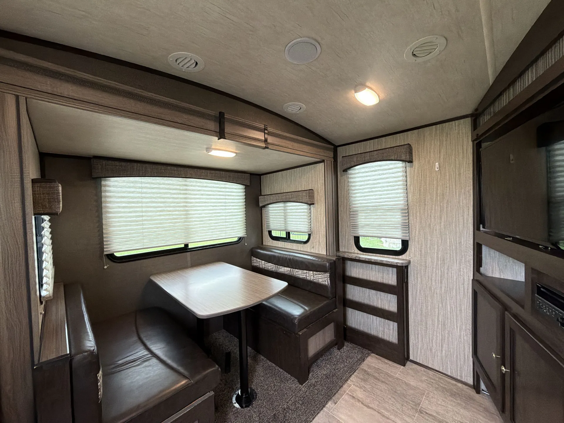 2018 Heartland Sundance 201RD — living area main