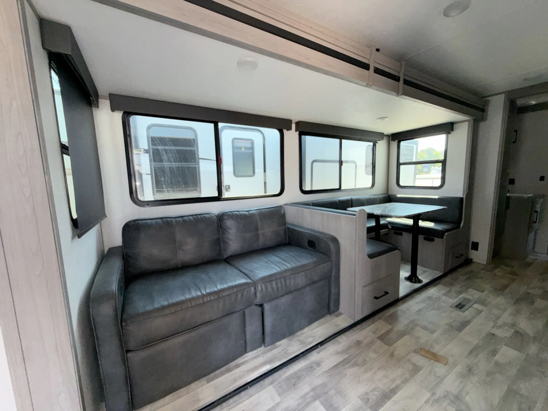 2023 Dutchmen Kodiak Ultra-Lite Ultra-Lite 332BHSL — living area main