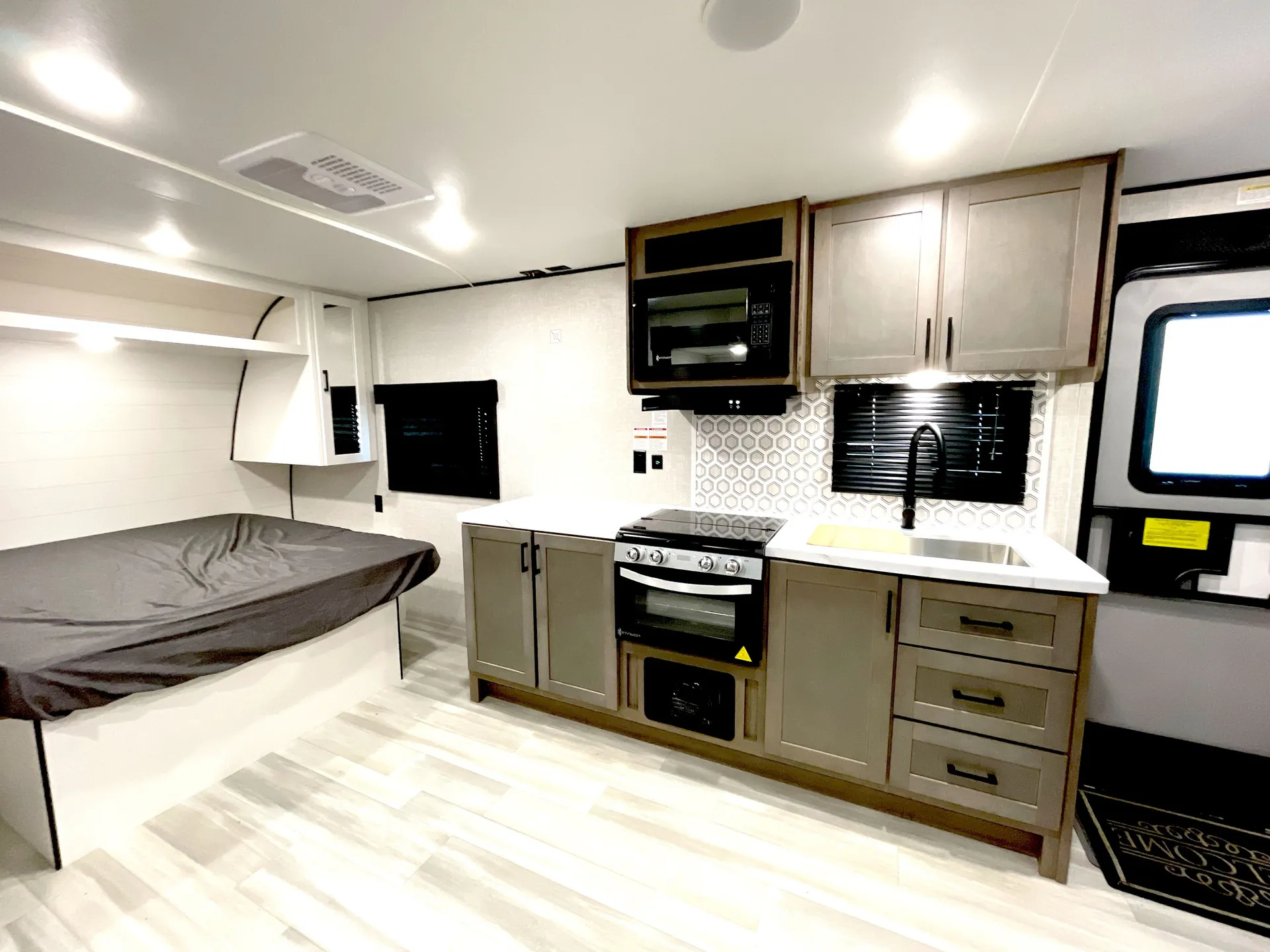 2025 Starcraft Autumn Ridge 20FBS — living area main