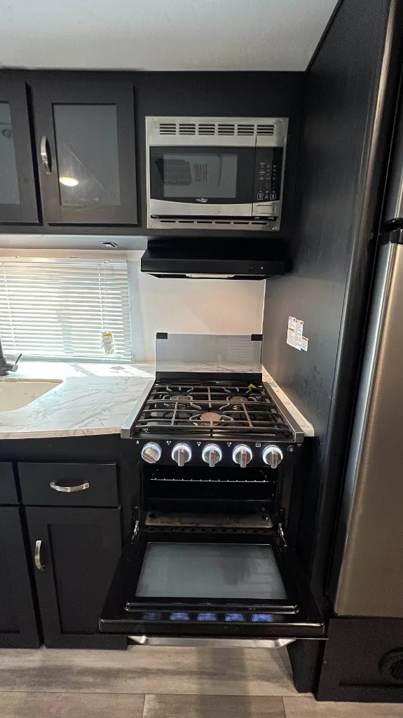 2022 Coachmen Freedom Express Select 29SE, Photos photo 8