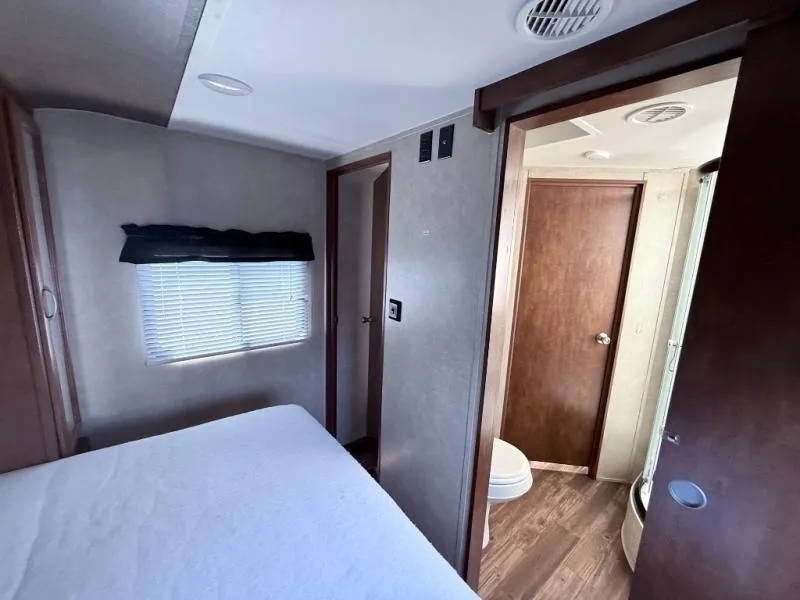 2017 Forest River RV Vibe Extreme Lite 224RLS - Photo 3