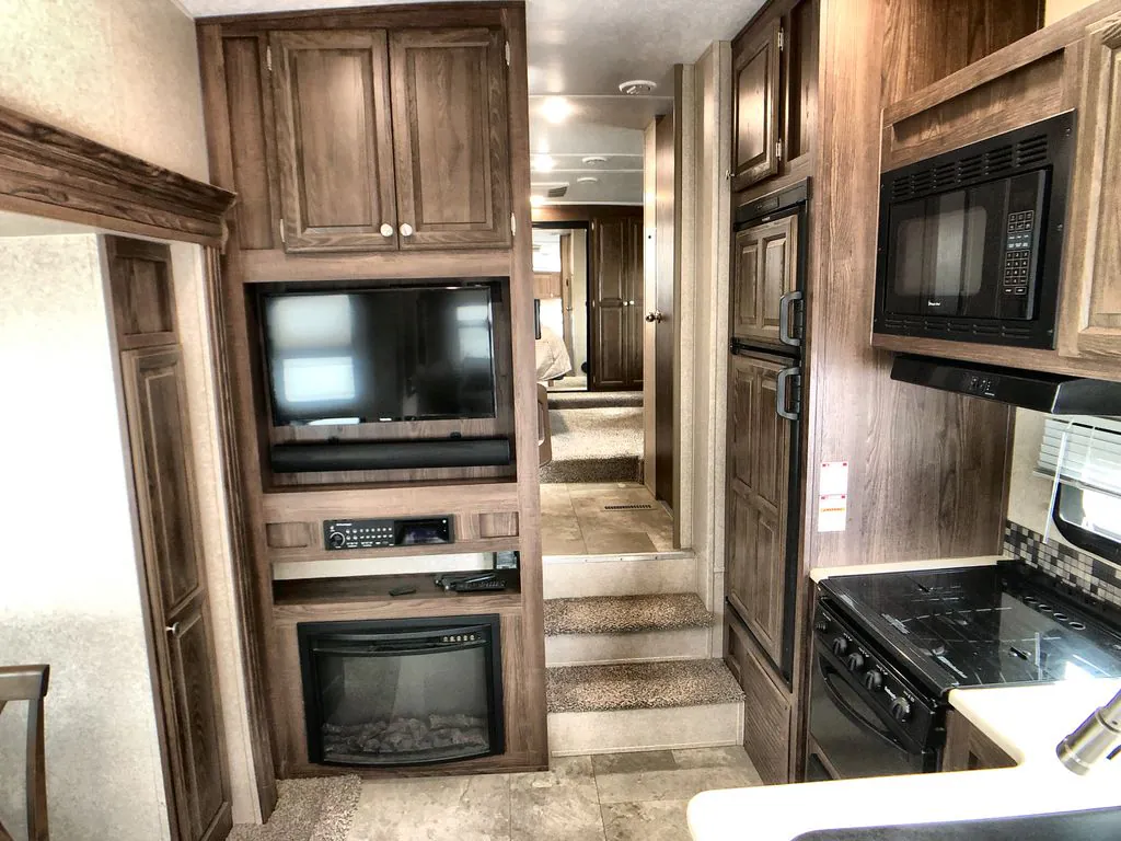 2019 Forest River Flagstaff Super Lite 524RLBS - Photo 2