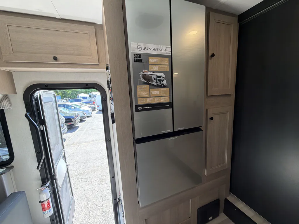 2027 Forest River Sunseeker 3050S, Photos photo 8
