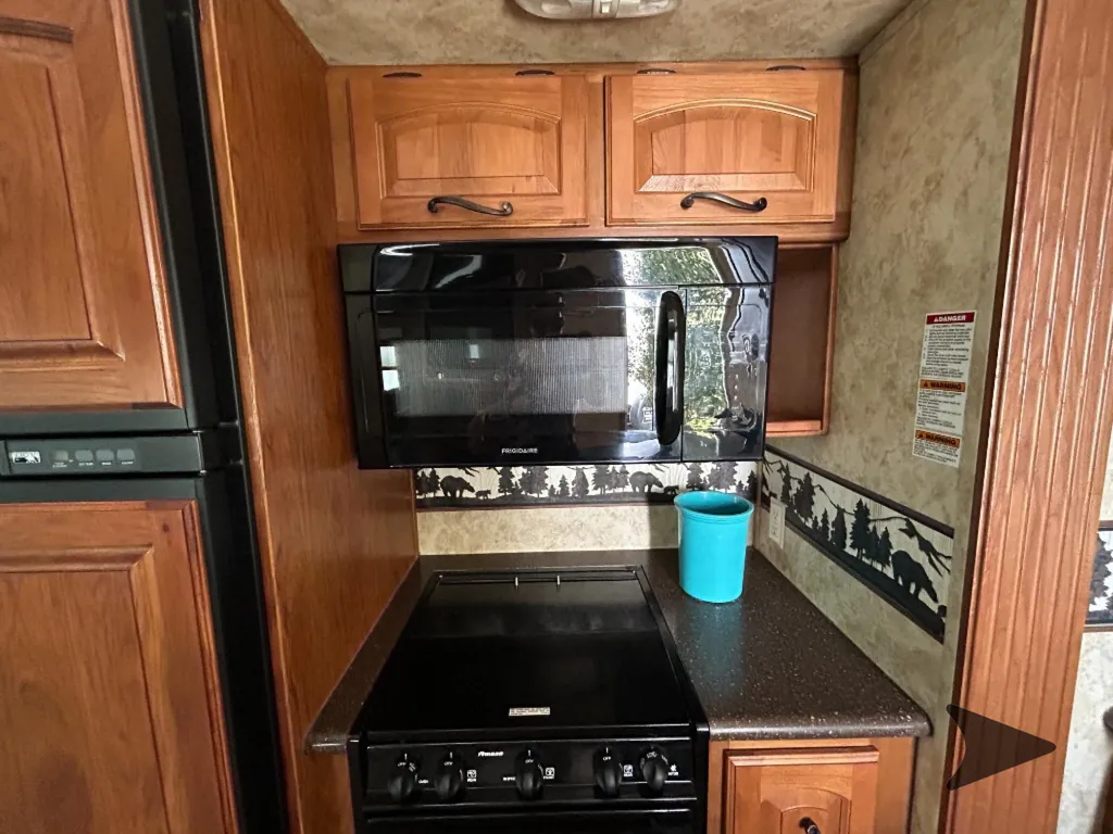 2012 Keystone Montana 3100RL, Photos photo 8