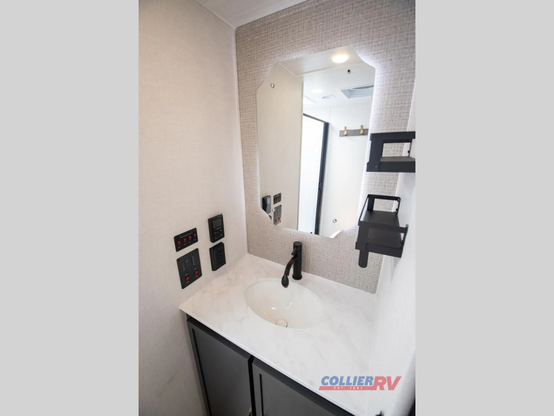 2027 Forest River Grand Surveyor 305RLBS — Photo 6