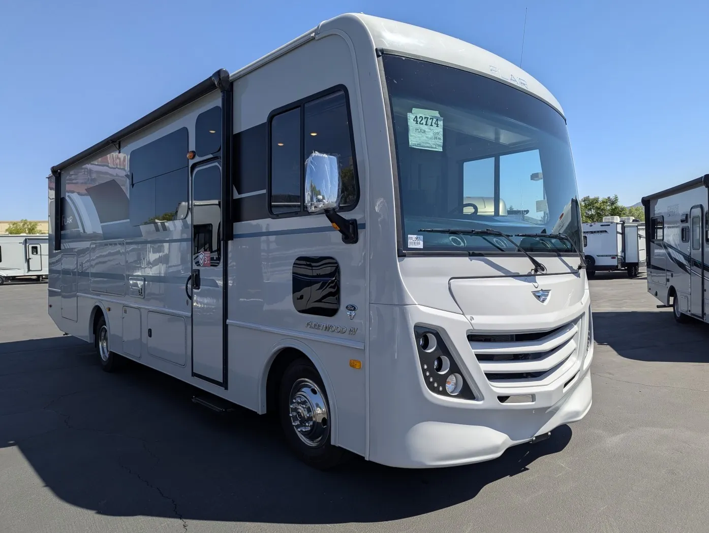 2026 Fleetwood Flair 29M - Photo 2