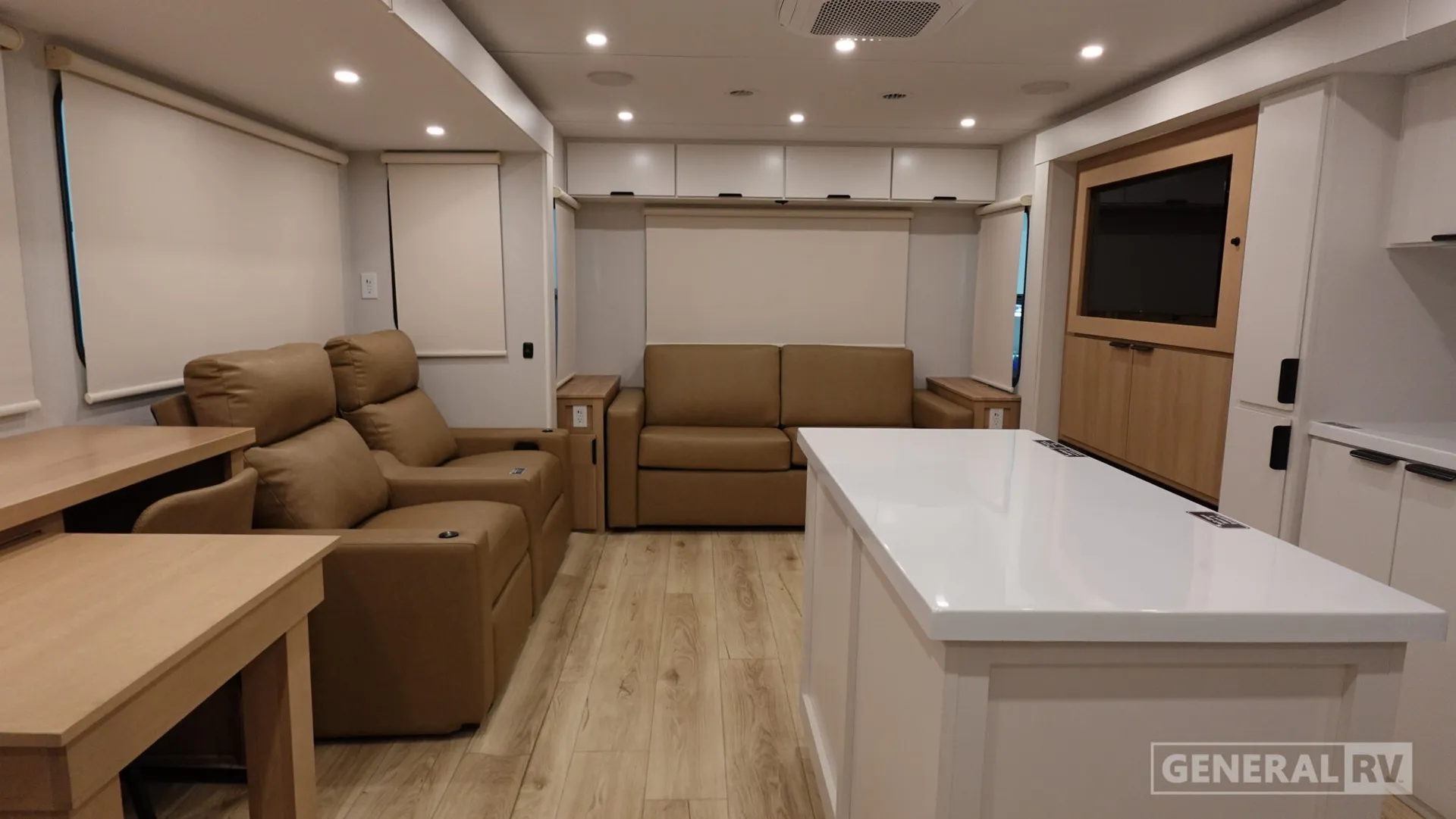 2026 Winnebago Thrive 29RLO - Photo 3
