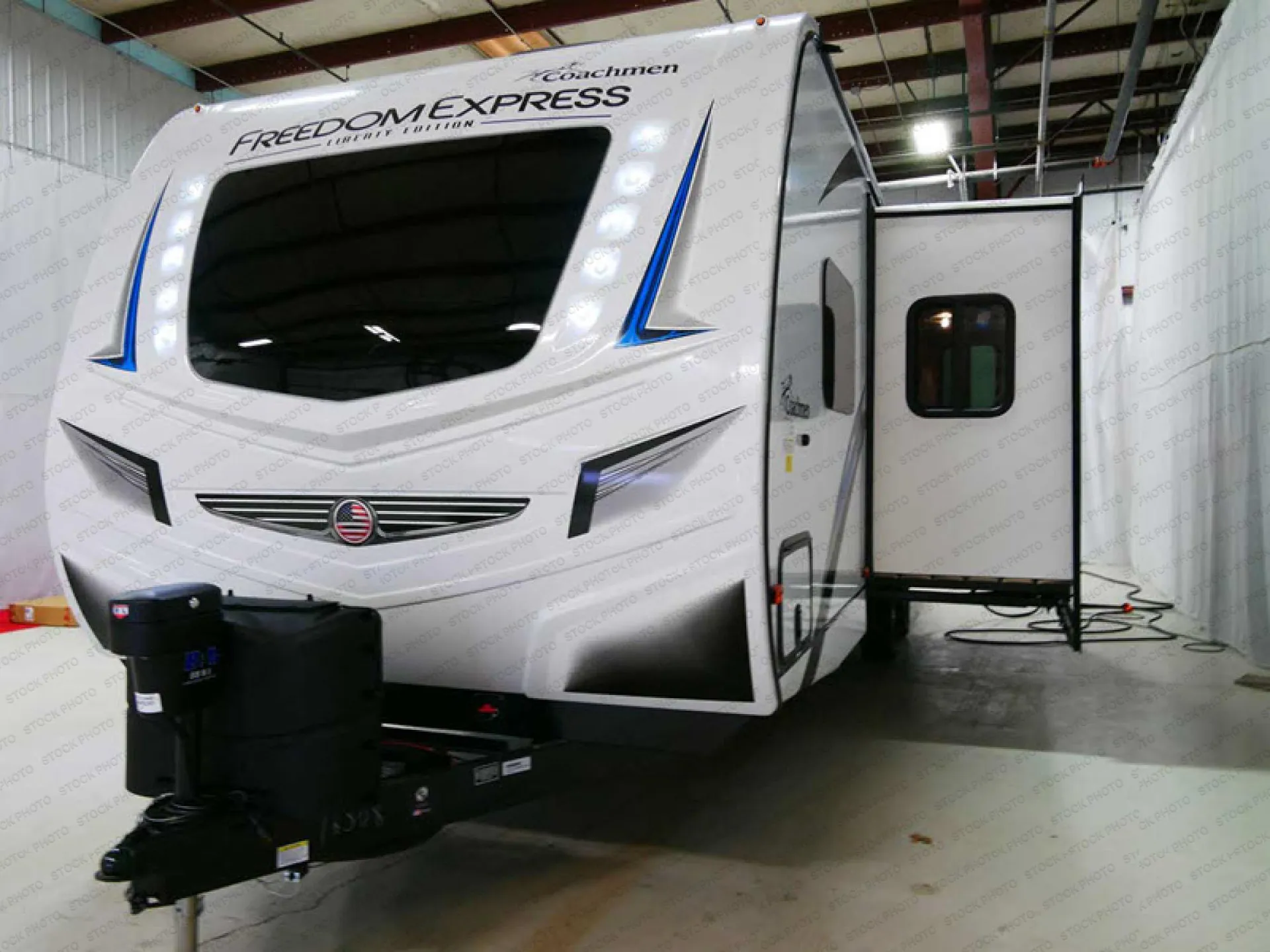 2021 Coachmen Freedom Express Maple Leaf Edition 292 BHDSLE - Photo 4