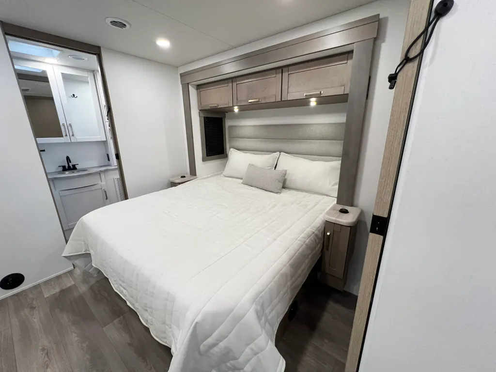 2027 Entegra Coach Vision XL 36C, Photos photo 20
