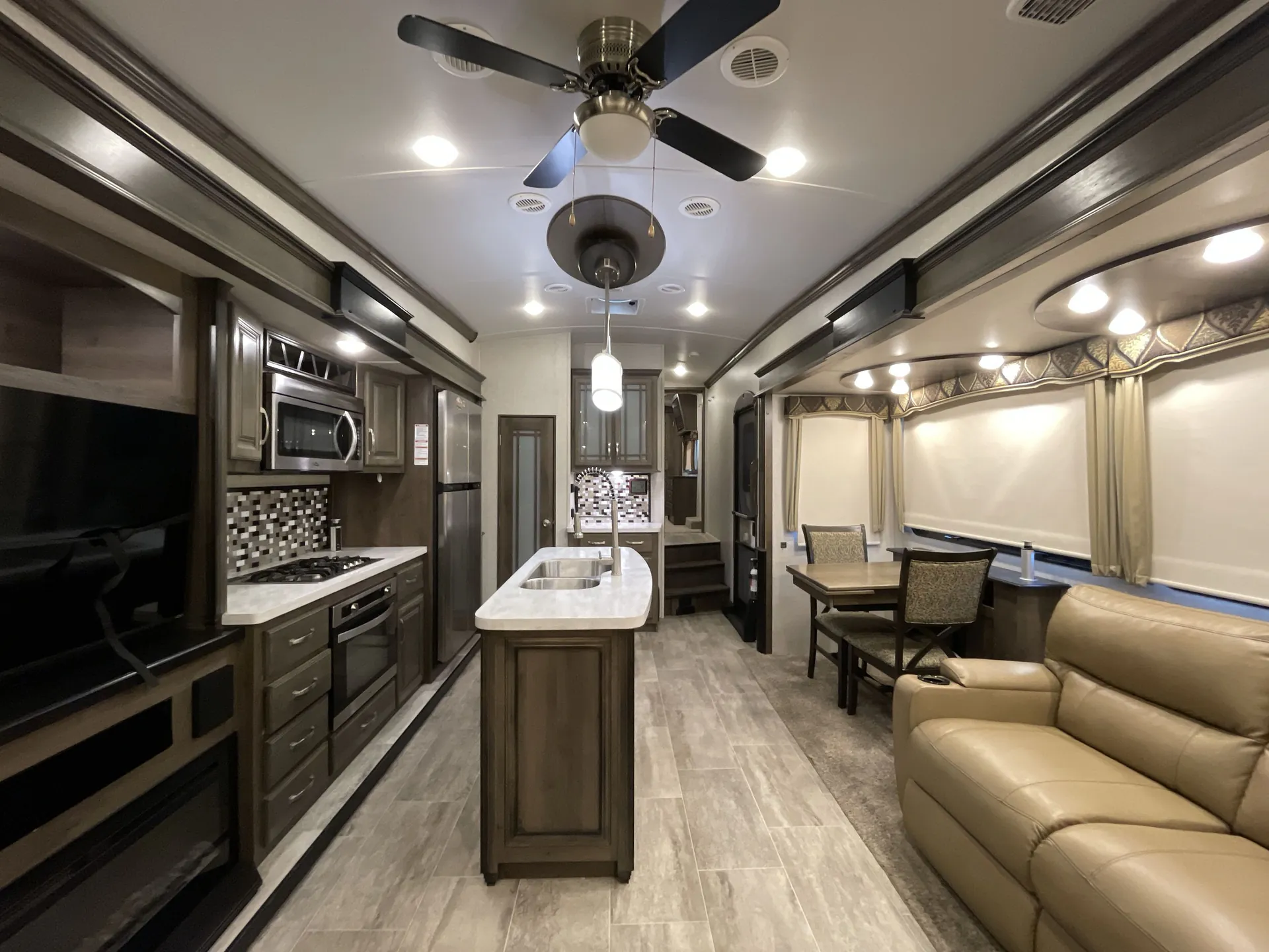 2018 Keystone Montana 3120RL — living area main