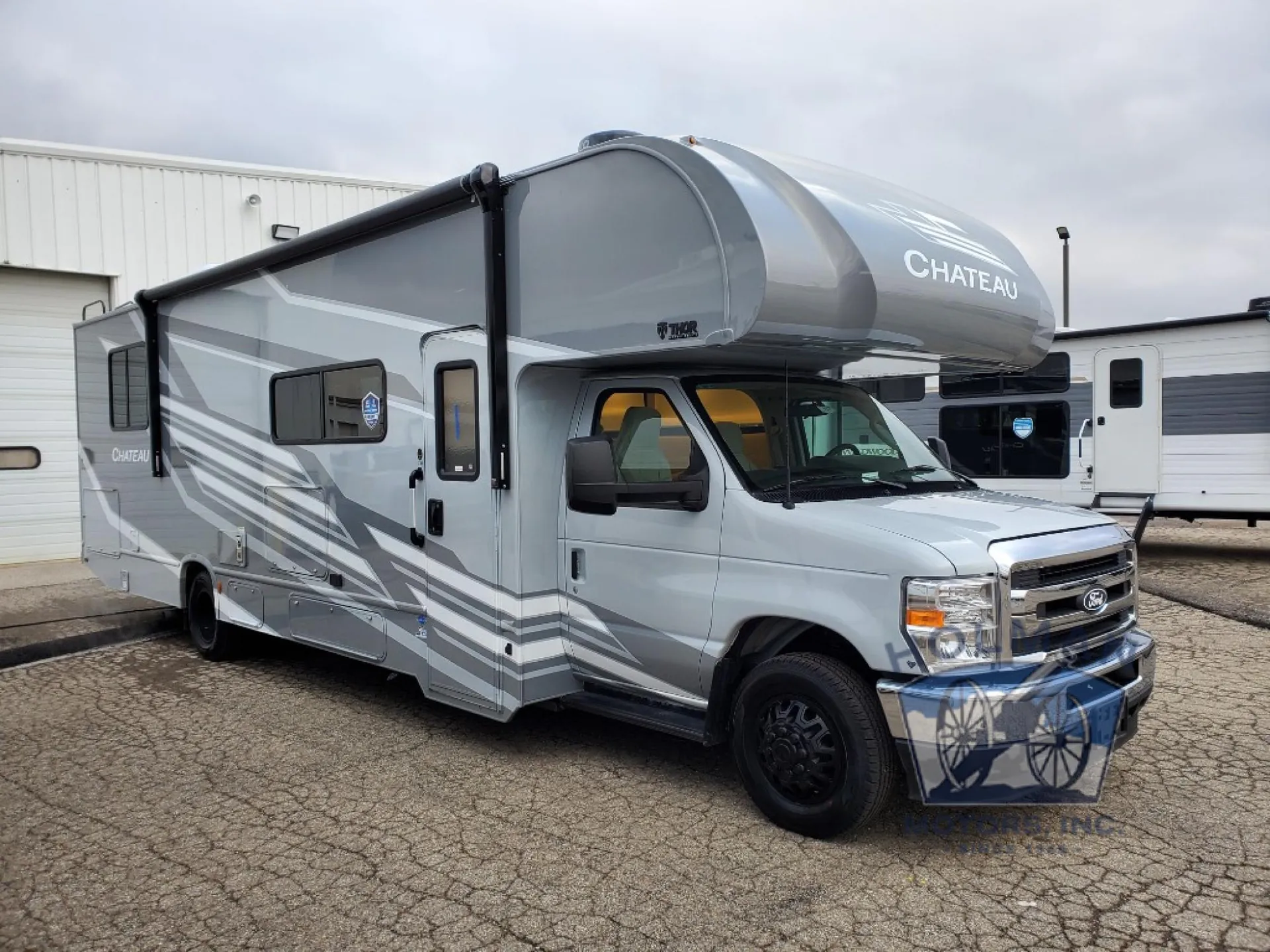 2026 Thor Motor Coach Chateau 31H - Photo 2