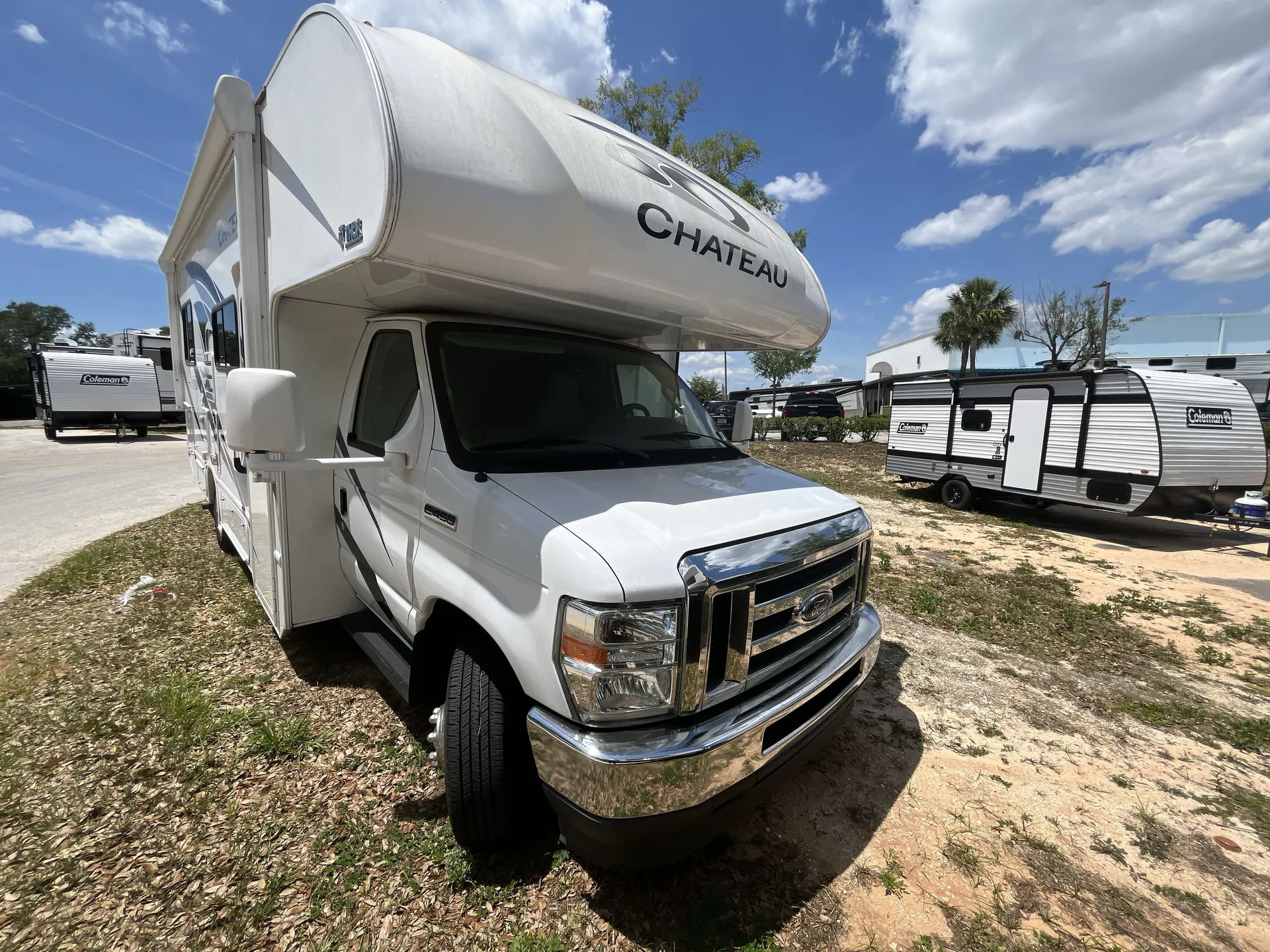 2022 Thor Motor Coach Chateau 25V - Photo 2
