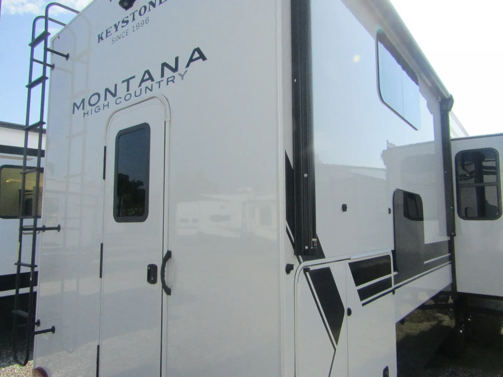 2027 Keystone Montana High Country 391TB - Photo 2