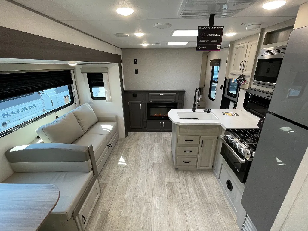 2027 Coachmen Catalina Legacy Edition 333DBDSCK, Photos photo 4
