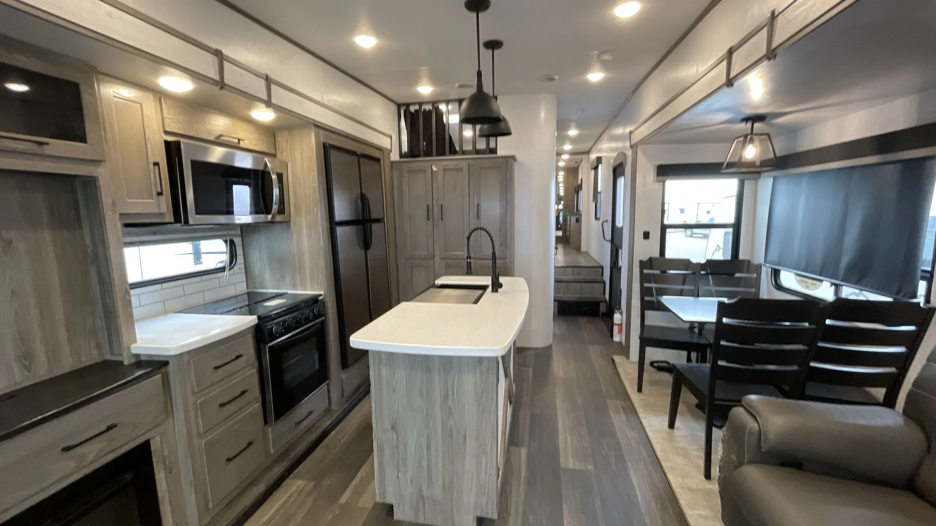 2023 Heartland ElkRidge 38MB — living area main
