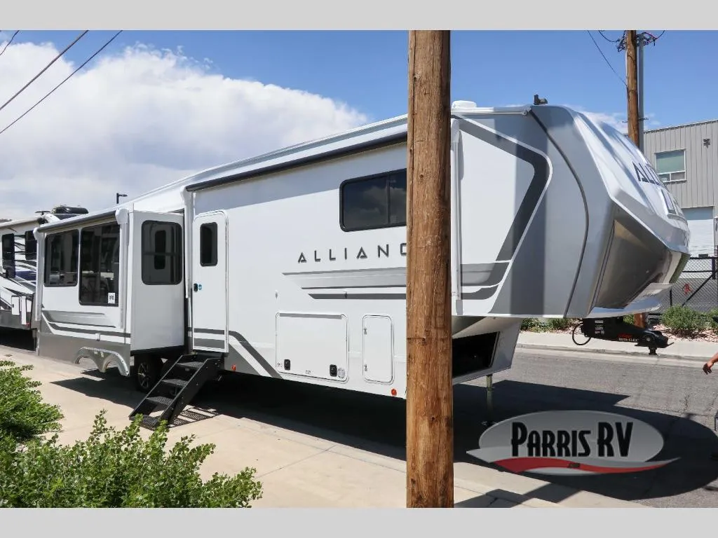 2027 Alliance RV Avenue 32RLS - Photo 2