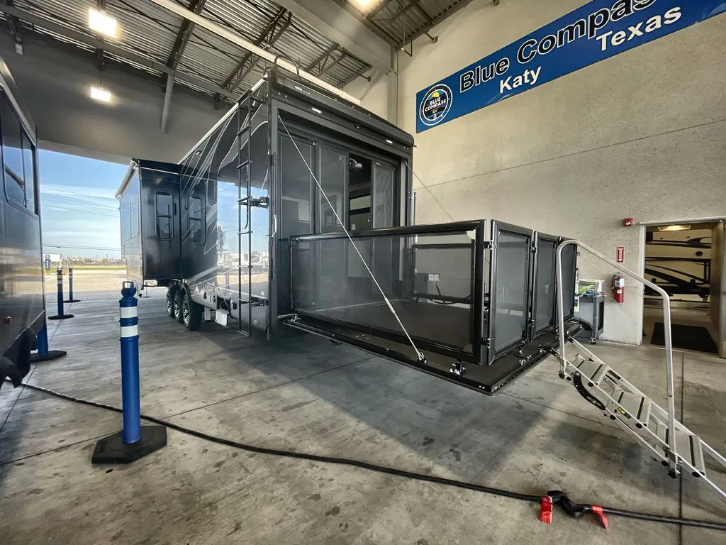 2025 Jayco Seismic Luxury Series 4113, Photos photo 3