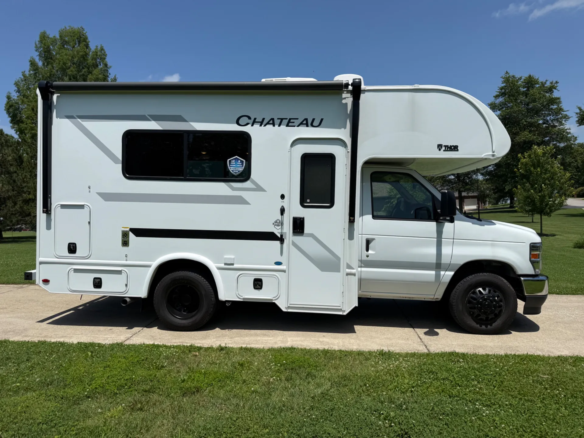2026 Thor Motor Coach Chateau 19X - Photo 3
