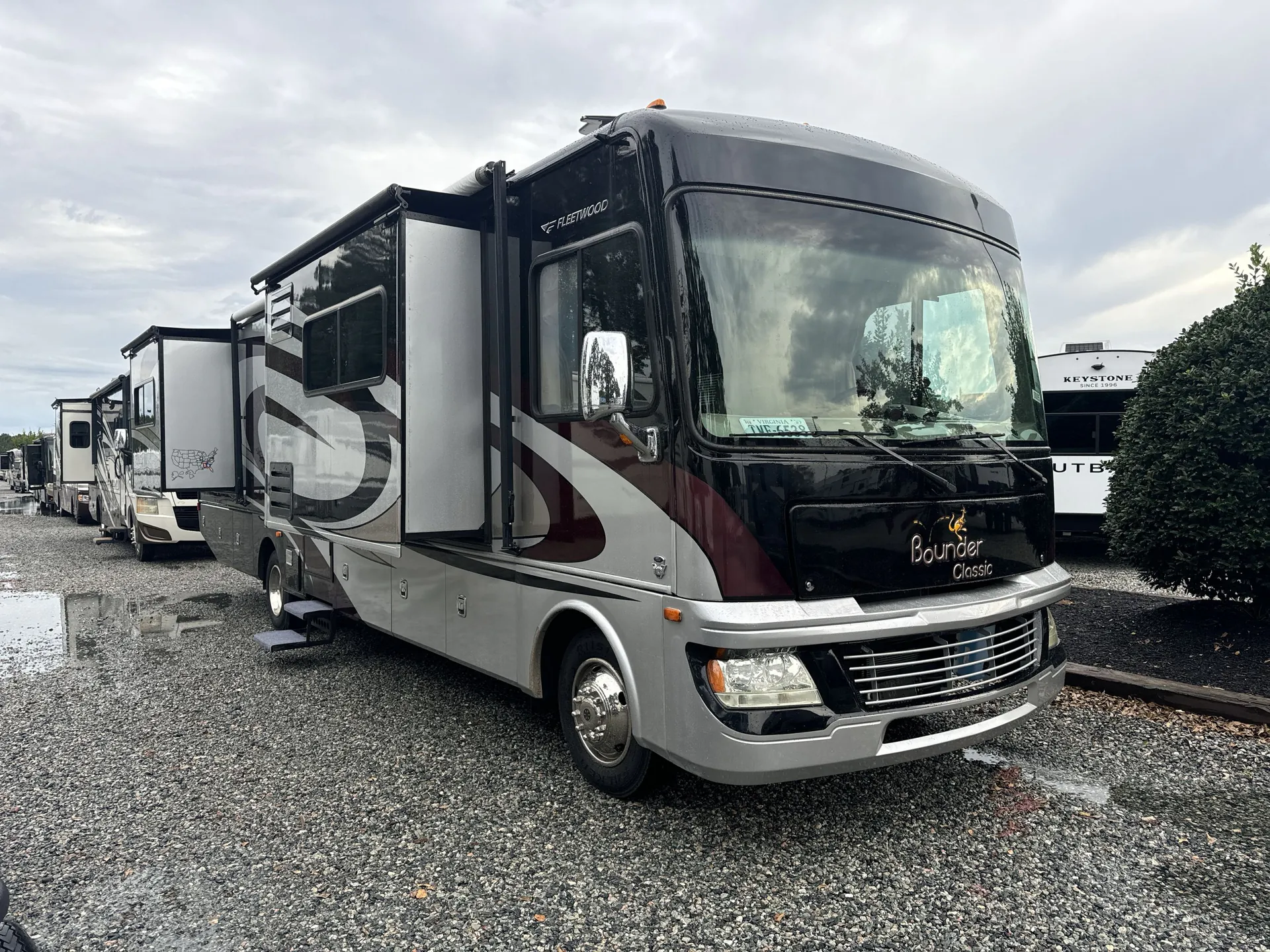 2013 Fleetwood Bounder Classic 34M - Photo 2