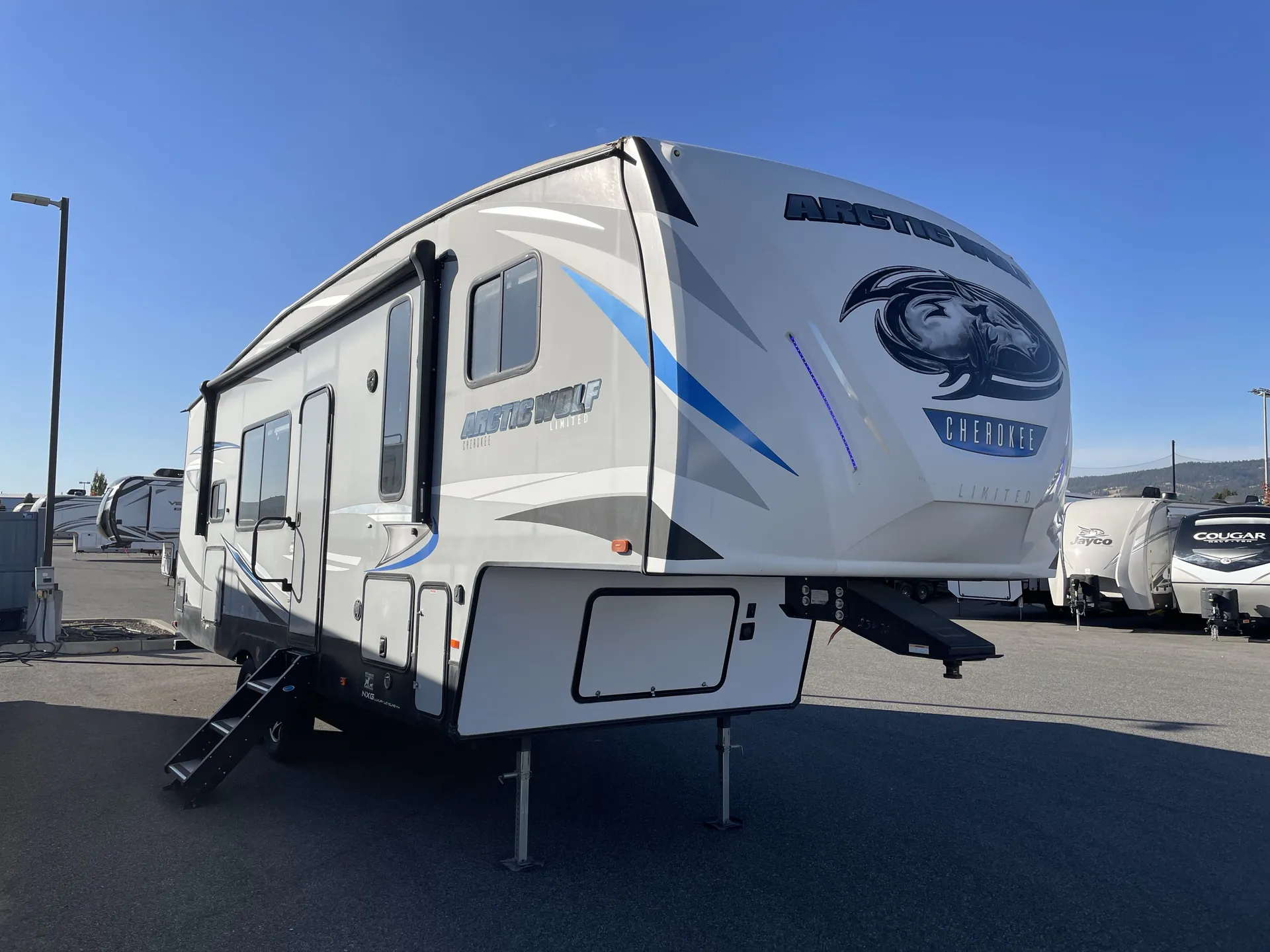 2021 Forest River Cherokee Arctic Wolf 271RK - Photo 2