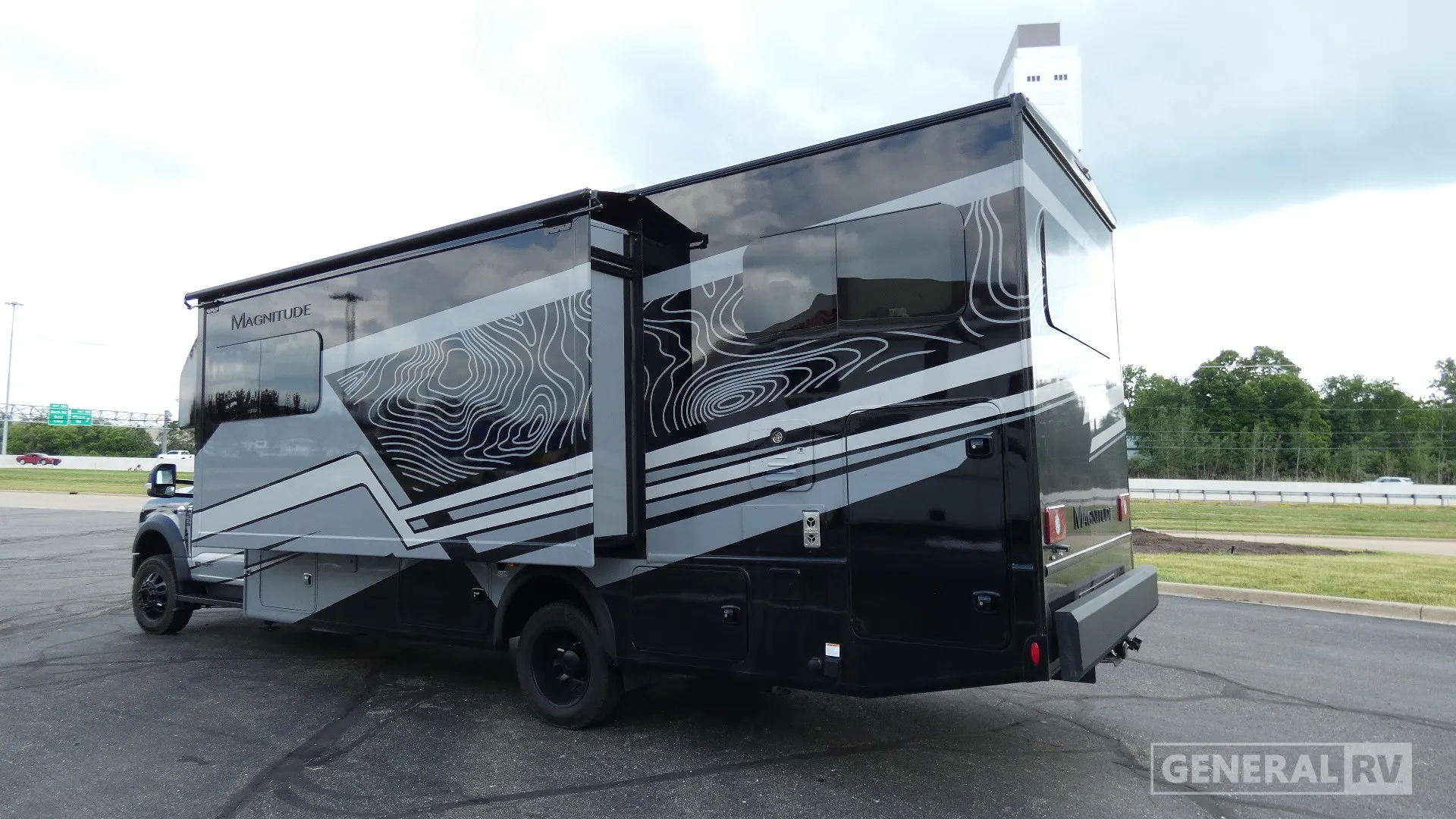 2027 Thor Motor Coach Magnitude Z30 - Photo 4
