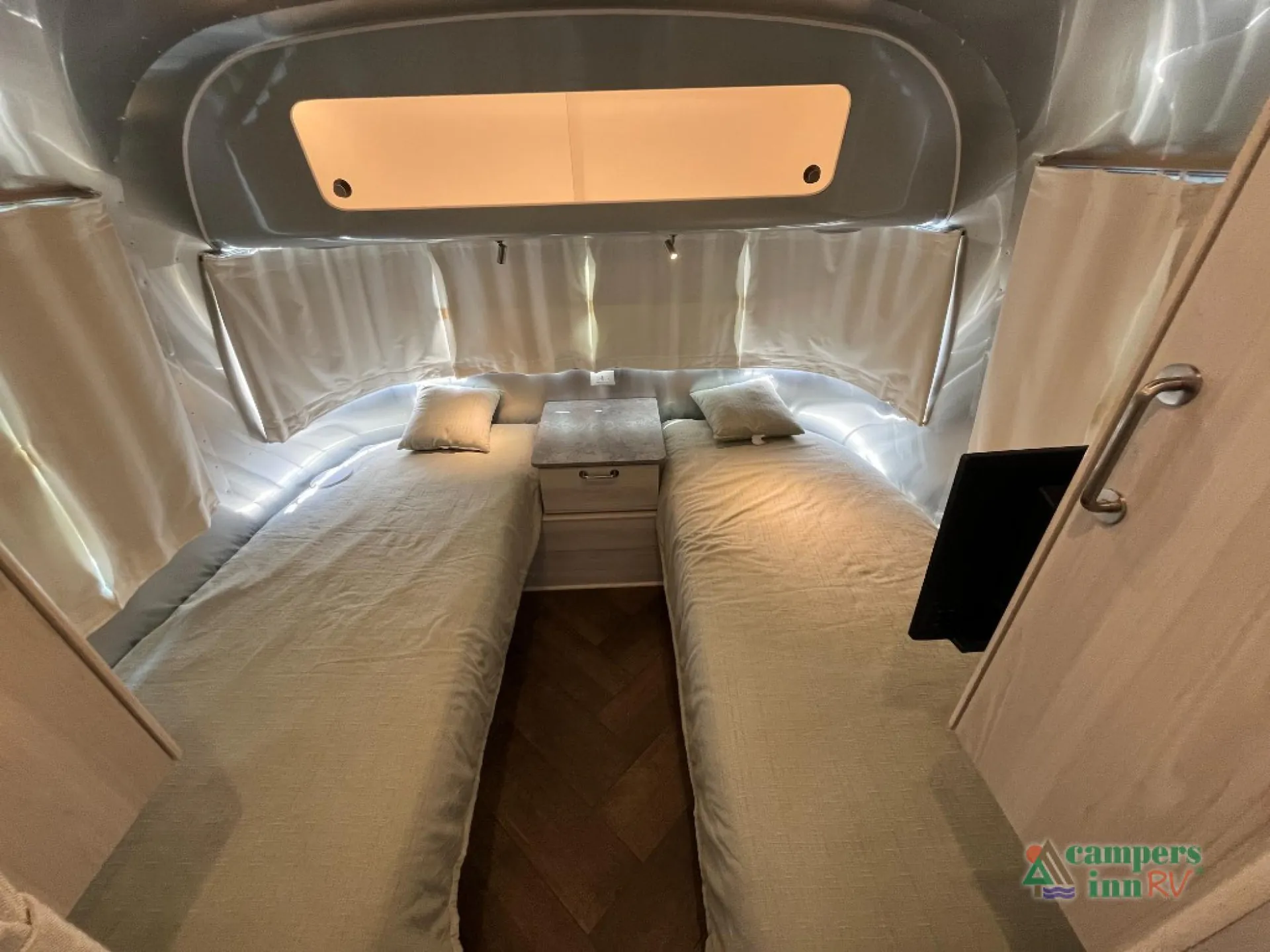 2024 Airstream International 28RB Twin - Photo 4