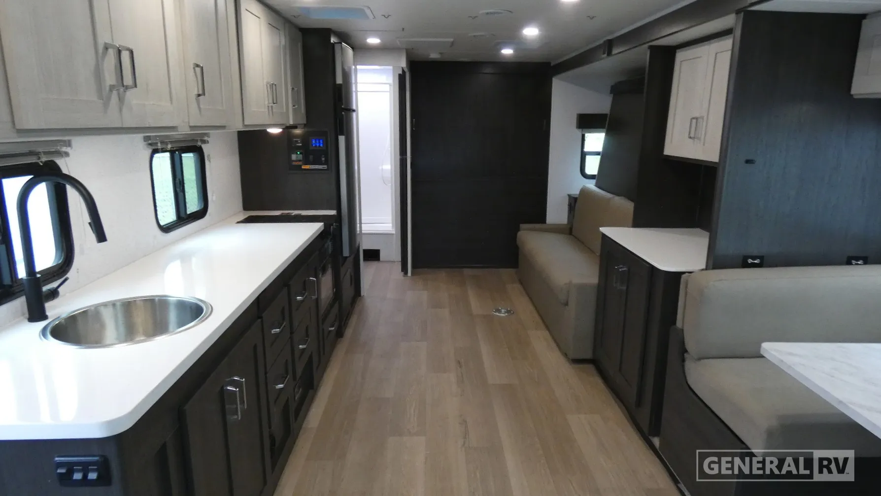 2027 Winnebago Sunflyer 28MB - Photo 3