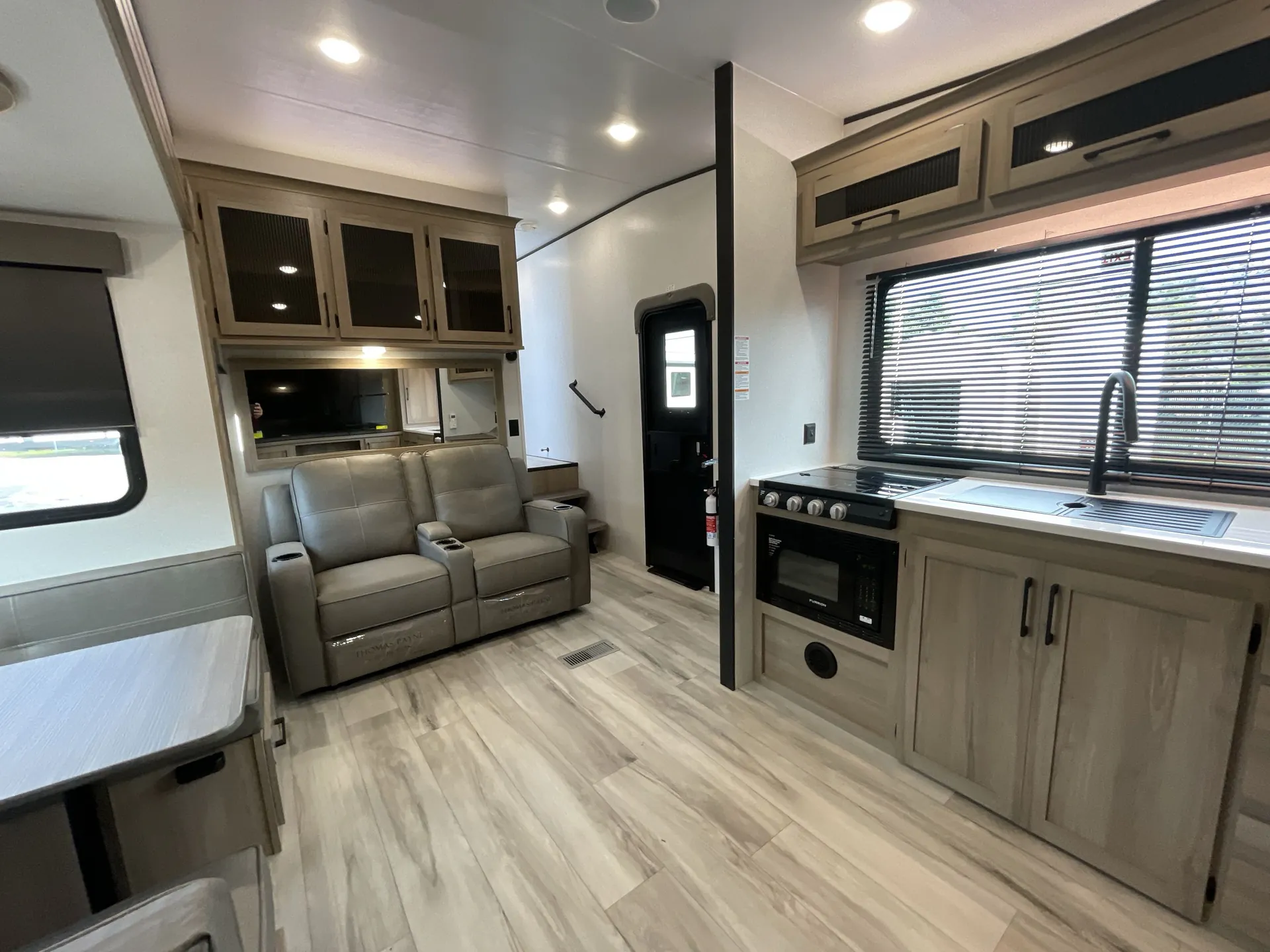 2026 Keystone Coleman Legacy 2400REX - Photo 4