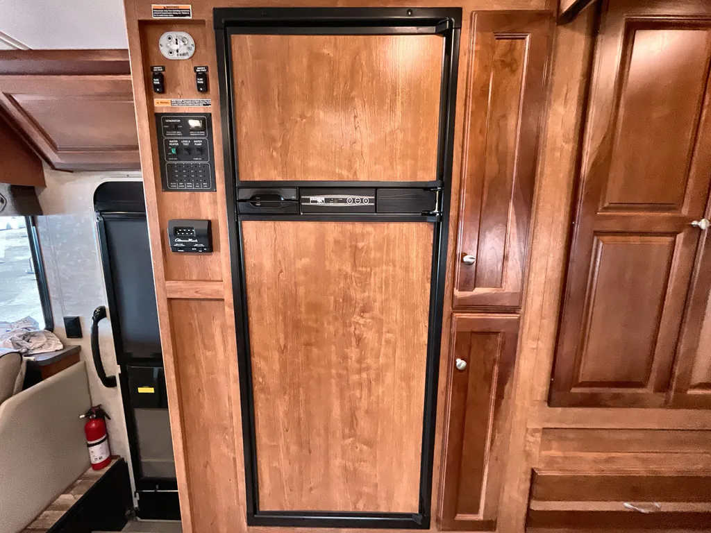 2018 Winnebago Sunstar 27P, Photos photo 8