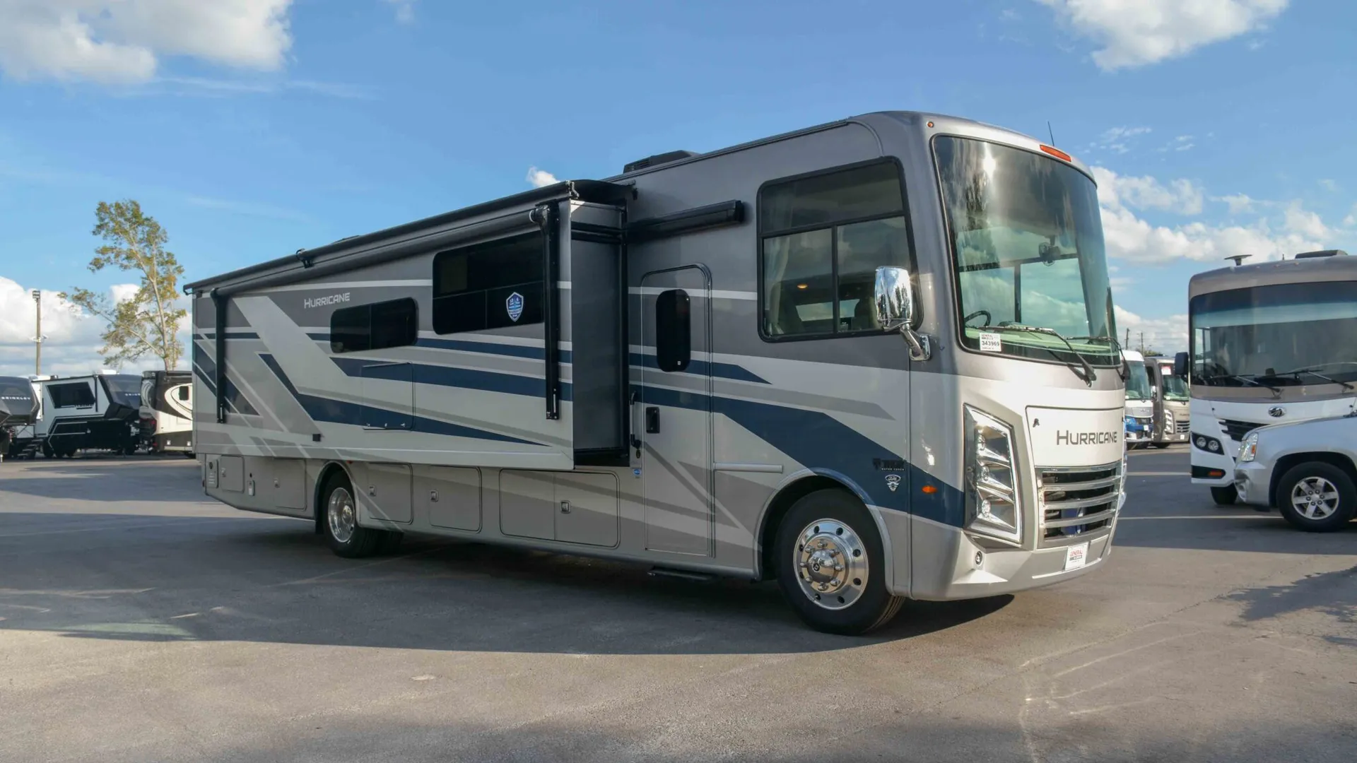 2026 Thor Motor Coach Hurricane 36H - Photo 2