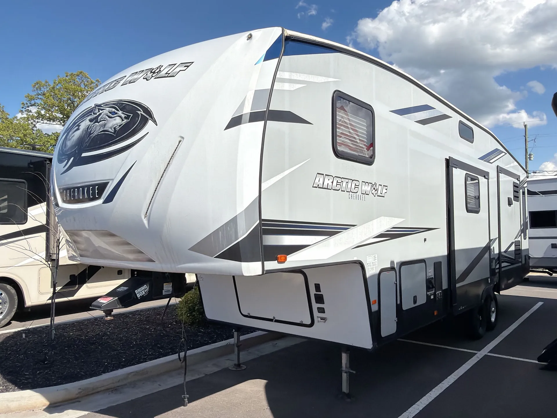 2021 Forest River Cherokee Arctic Wolf 298LB - Photo 4