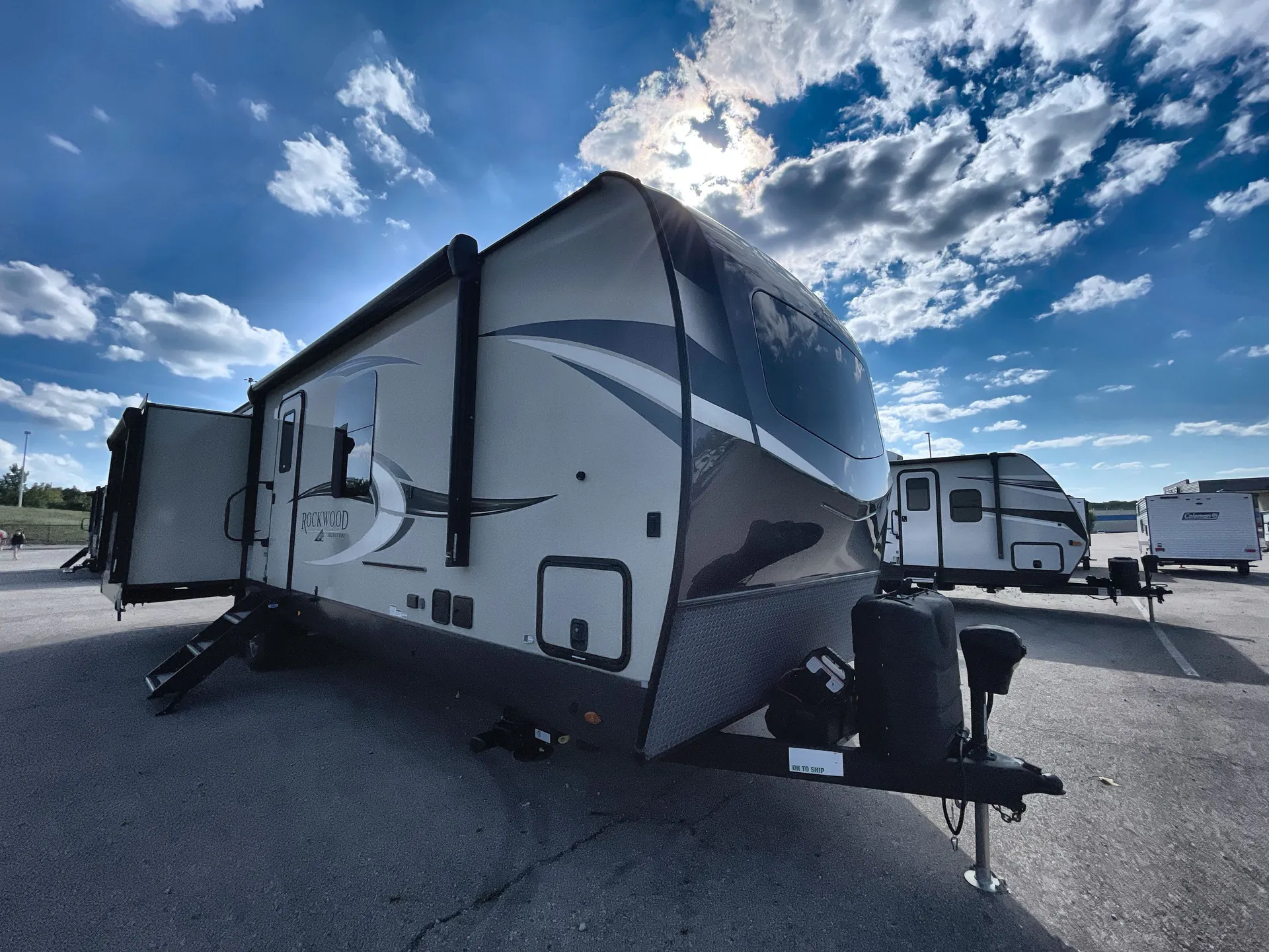2021 Forest River Rockwood Signature Ultra Lite 8329SB - Photo 2