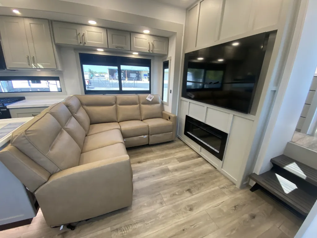 2026 Brinkley Model G 3970, Photos photo 8