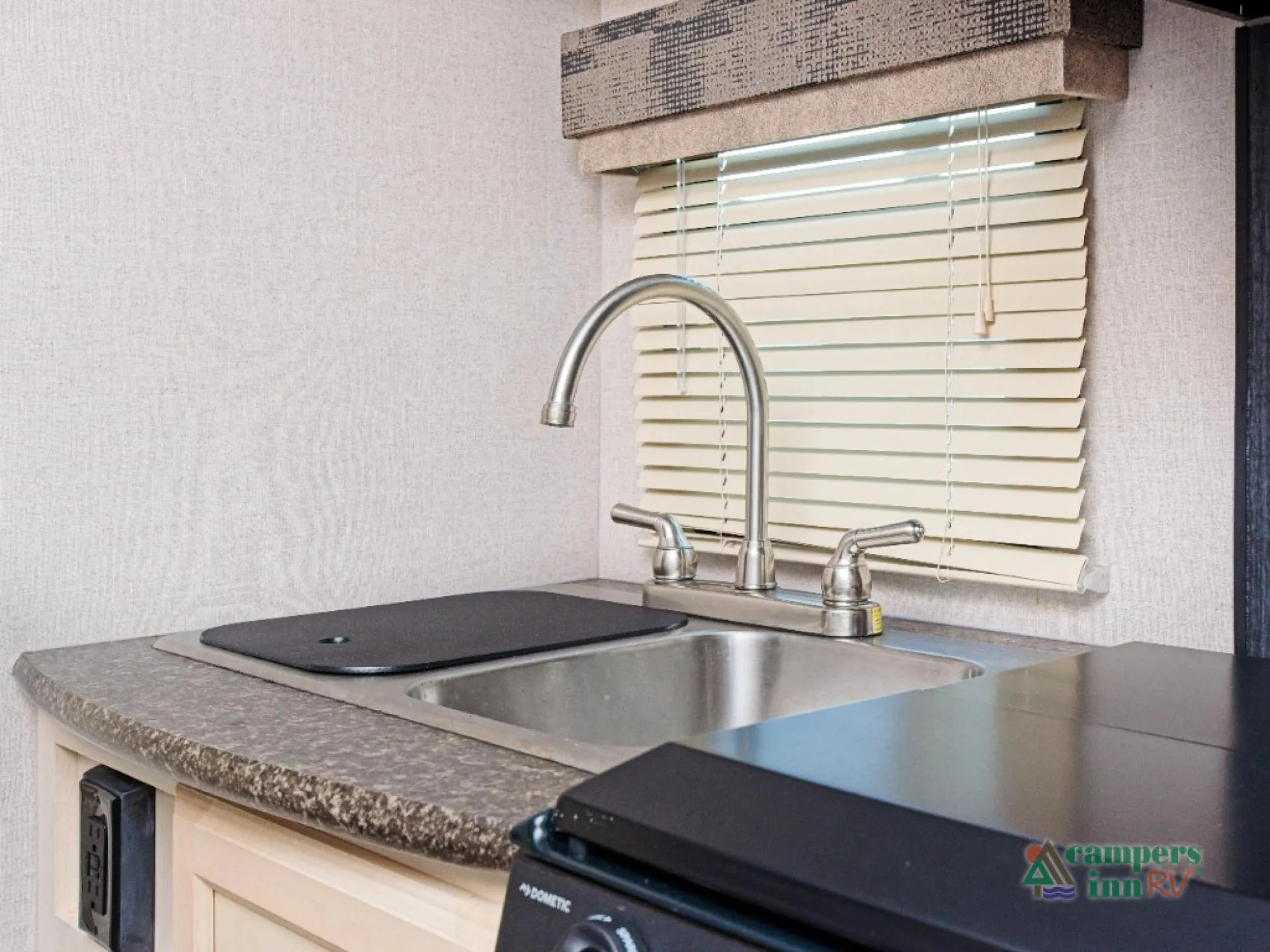 2019 Winnebago Micro Minnie 1706FB - Photo 3