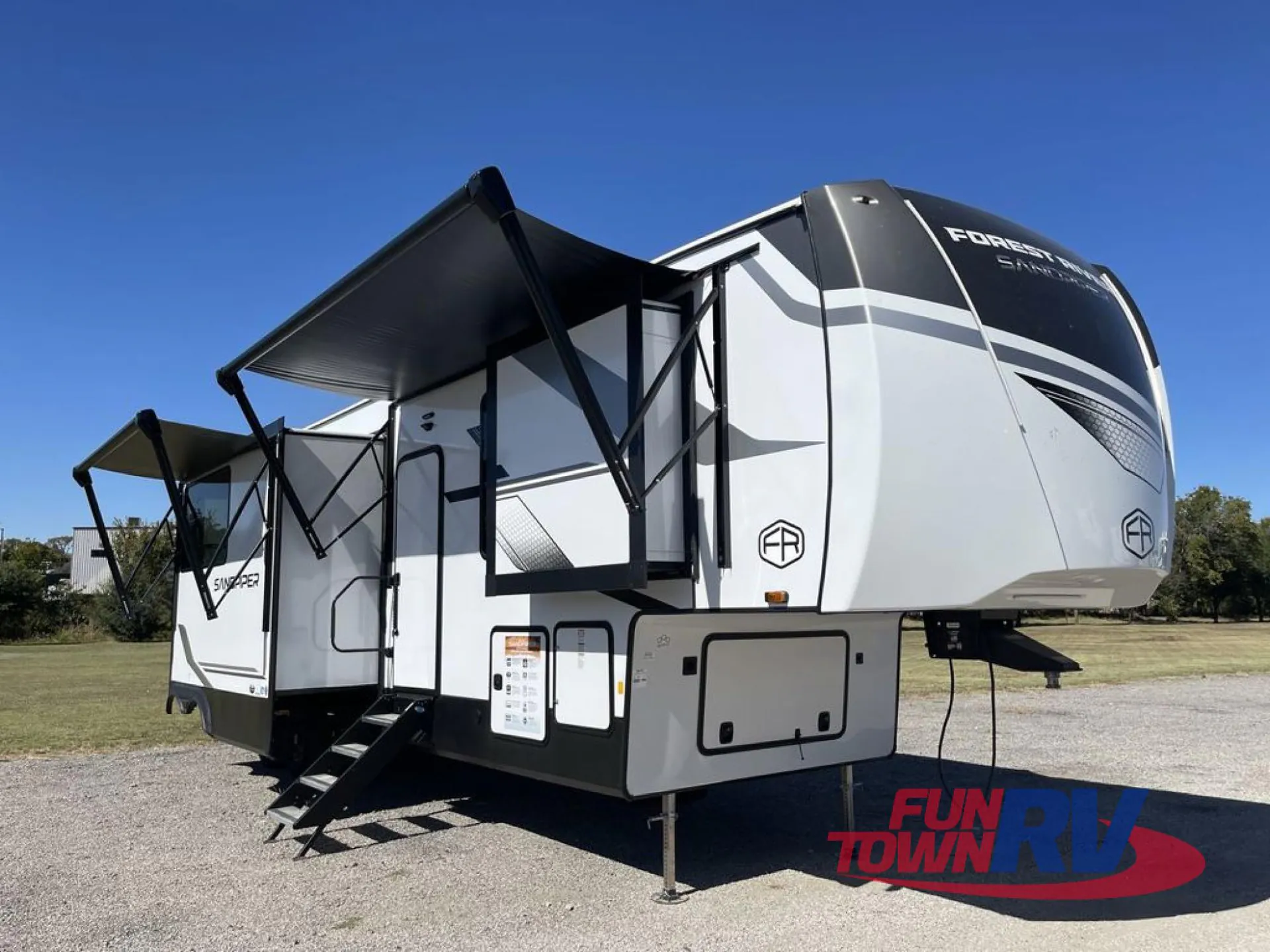 2026 Forest River Sandpiper 3710HBFB