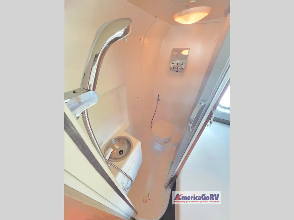 2014 Winnebago Travato 59G, Photos photo 17