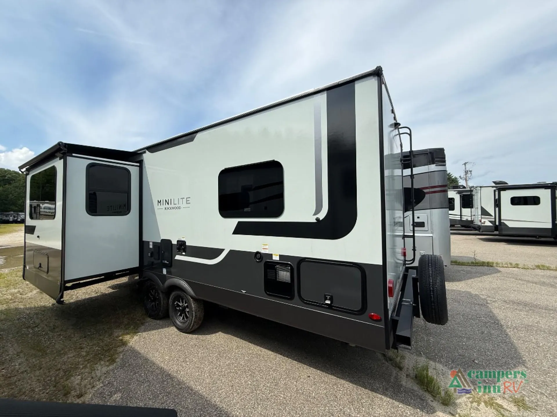 2027 Forest River Rockwood Mini Lite 2506FK — Photo 6