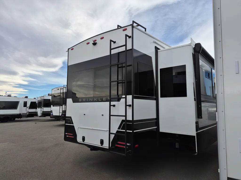2026 Brinkley Model Z 3600, Photos photo 9