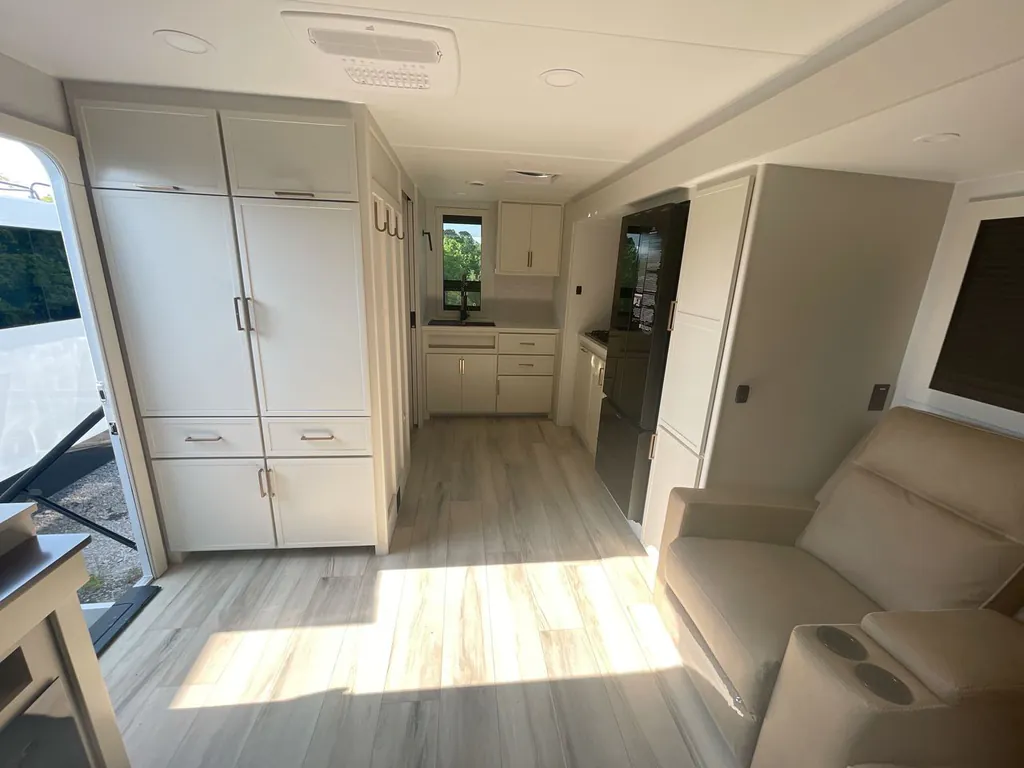 2026 Brinkley Model I 235, Photos photo 8