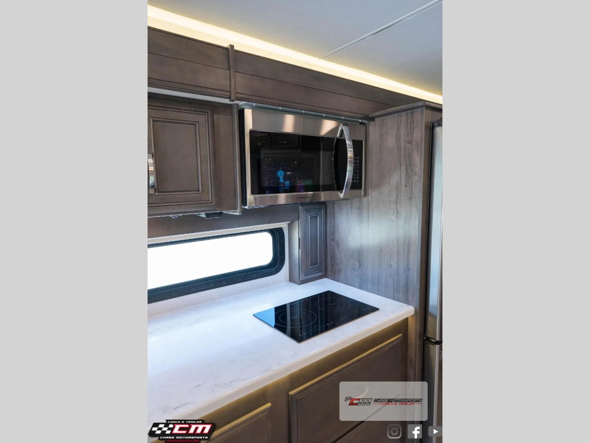 2025 Jayco Seneca Prestige 37L - Photo 3