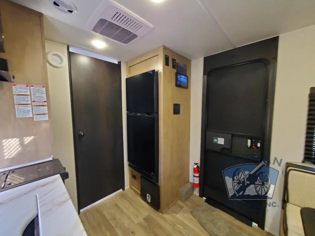2027 Forest River Cherokee Wolf Pup 16CM, Photos photo 26