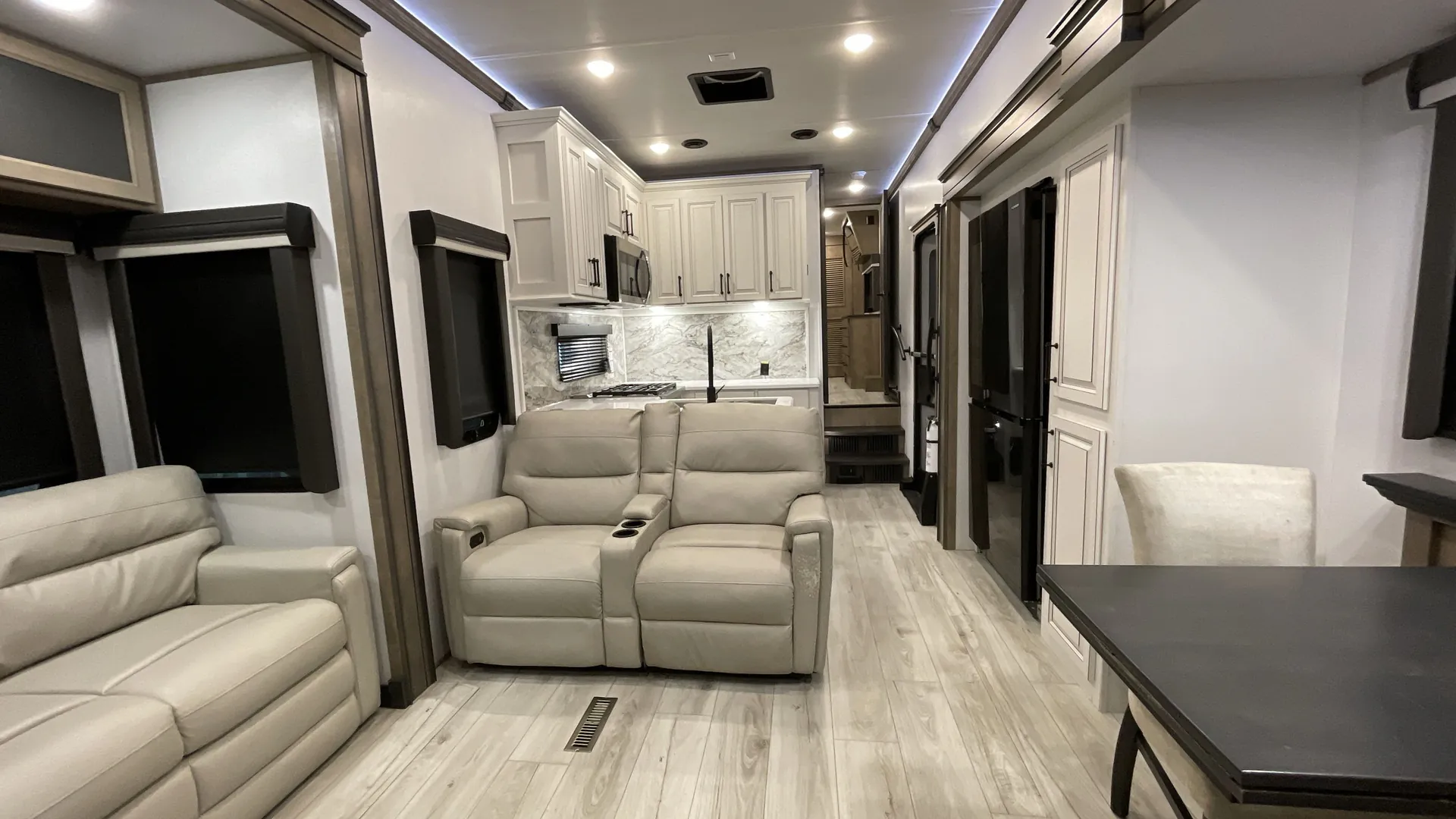 2024 Keystone Montana 3915TB — living area main