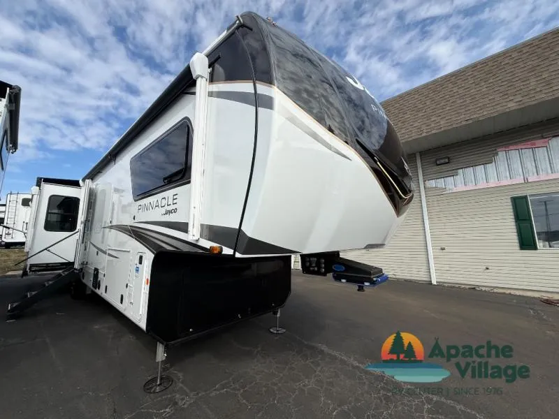 2026 Jayco Pinnacle 38SSWS - Photo 2