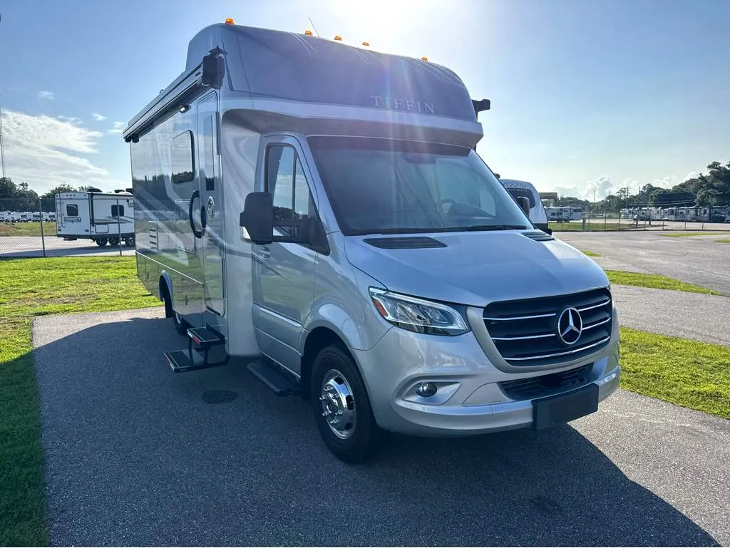 2024 Tiffin Wayfarer 25 JW - Photo 2