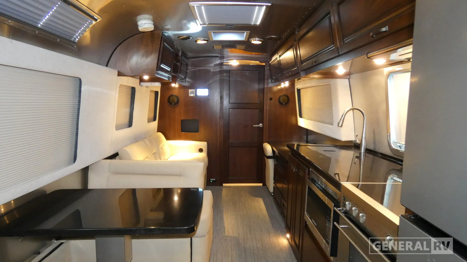 2021 Airstream Classic 33FB Twin - Photo 3